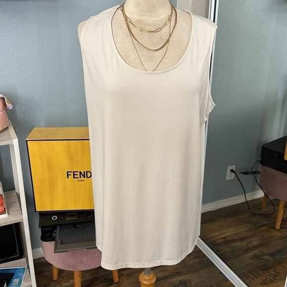 Floral tunic top​ - Picture 6 of 8